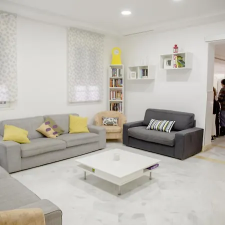 Colegio Mayor Careu - Women Only - Community Apartment