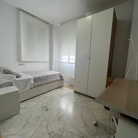 Colegio Mayor Careu - Women Only - Community Apartment *