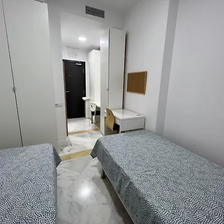 Colegio Mayor Careu - Women Only - Community Apartment Seville