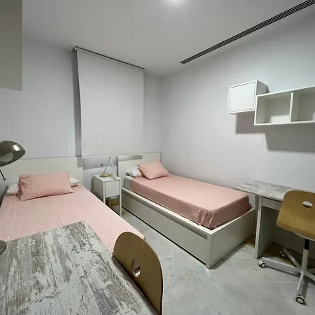 Colegio Mayor Careu - Women Only - Community Apartment Seville