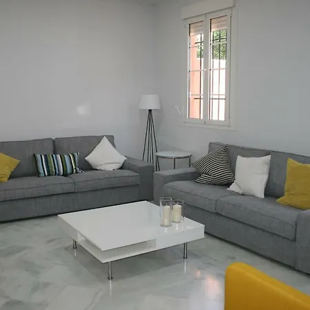 Colegio Mayor Careu - Women Only - Community Apartment *
