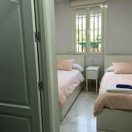 Colegio Mayor Careu - Women Only - Community Apartment Seville